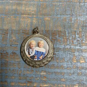 Vintage Round Photo Pendant Locket Gold-Tone Metal With Two Children Image